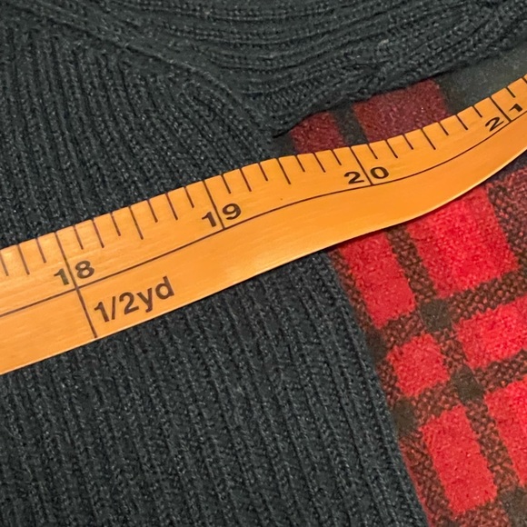 Dressbarn Green V-Neck Sweater Relaxed Fit - Picture 13 of 15